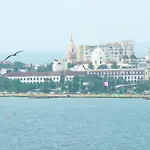 Apartamento , vista a la ciudad antigua y playa